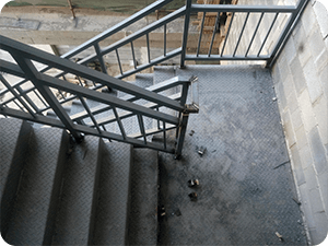8. 钢结构楼梯扶手拼装焊接